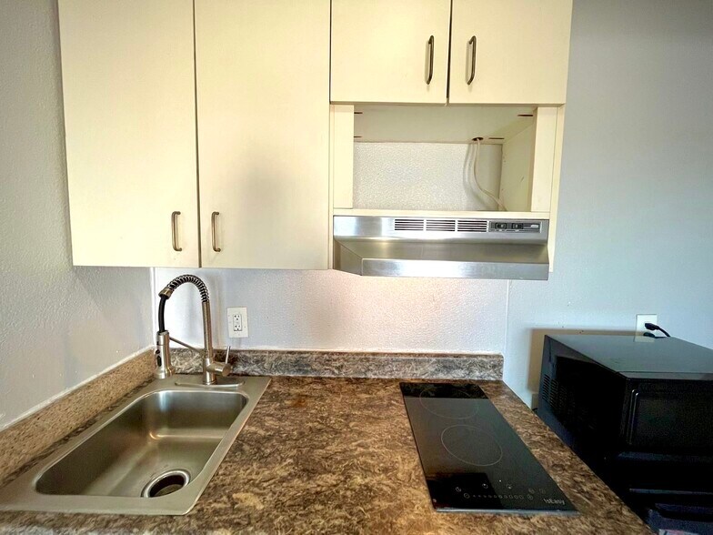 More Photos Of 4300 American Way, Memphis Hospitality For Sale