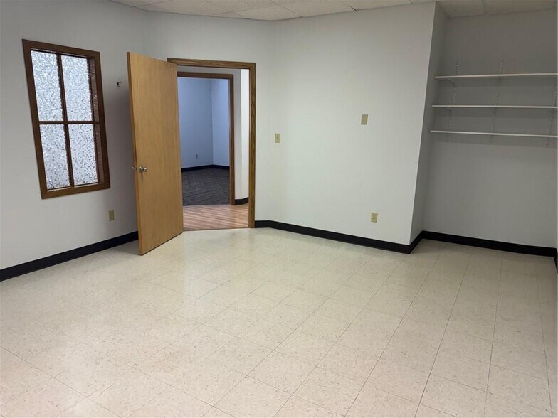 More Photos Of 12 W Marshall St, Rice Lake Loft Creative Space For Lease