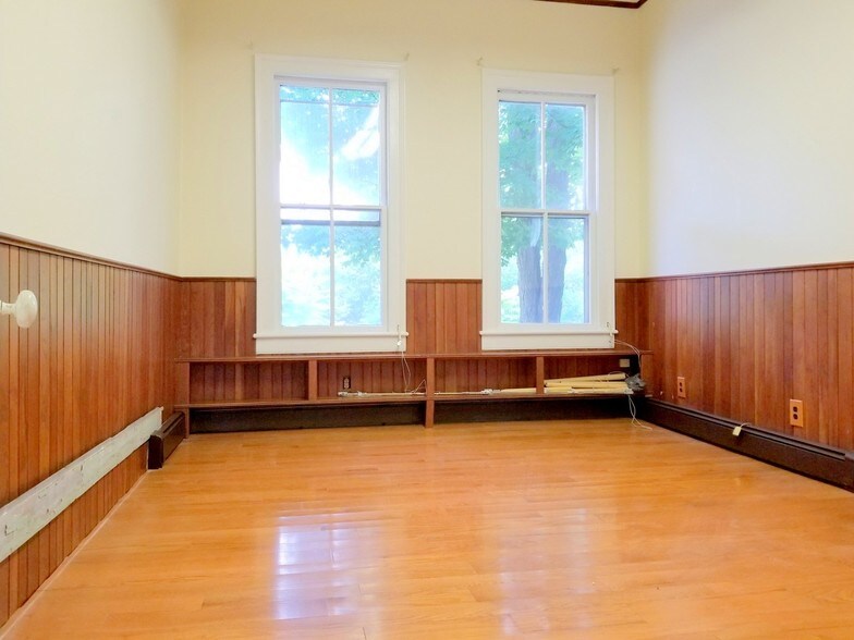 More Photos Of 325 Front St, Belvidere Office For Lease