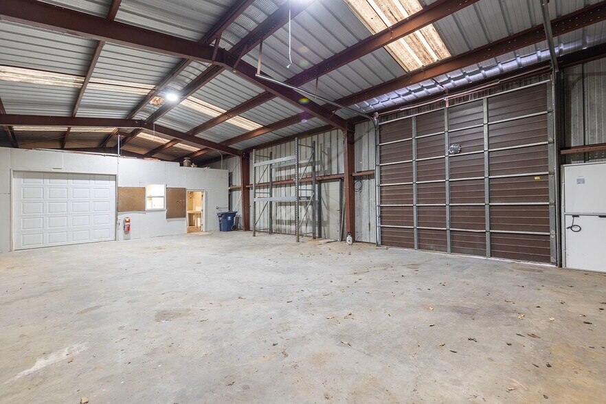 More Photos Of 12 A Cattlemans Ln, Berryville Warehouse For Lease