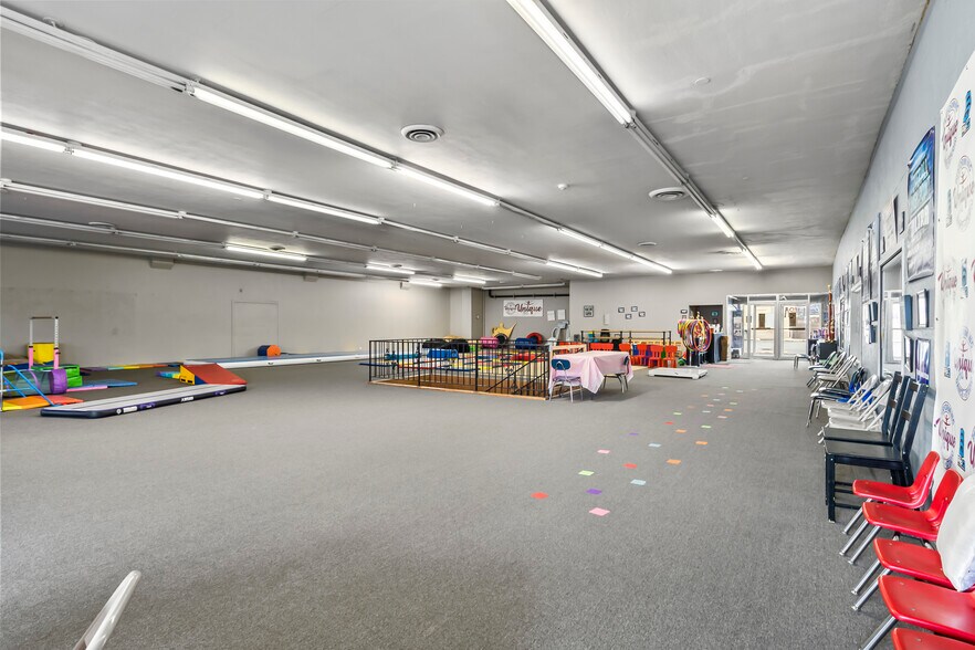 More Photos Of 178 SW 5th St, Madras Storefront Retail Office For Sale