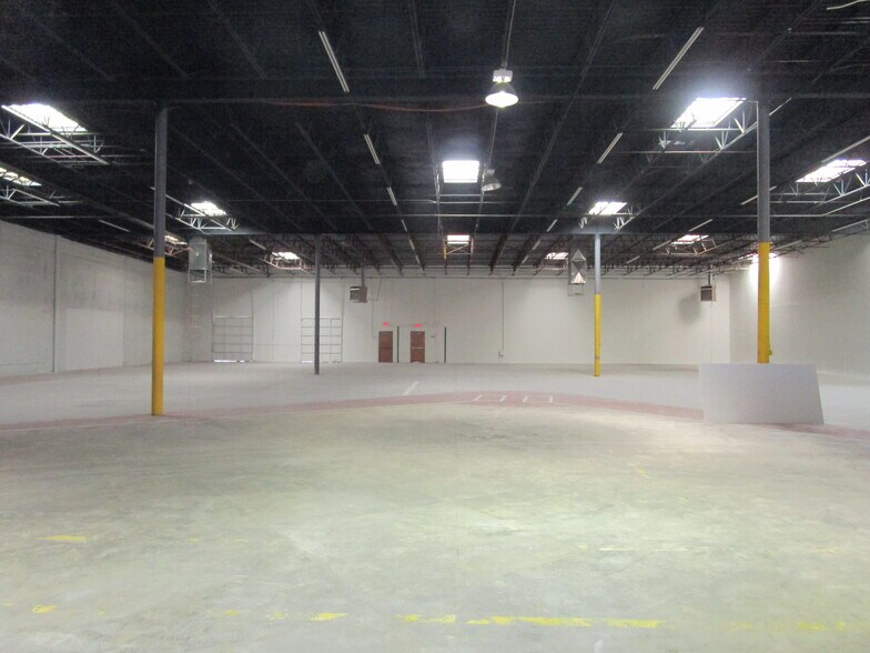 More Photos Of 11540 Pellicano Dr, El Paso Manufacturing For Lease