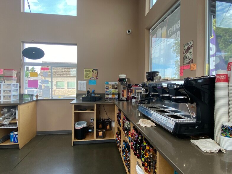 More Photos Of 900 S College Ave, College Place Freestanding For Sale