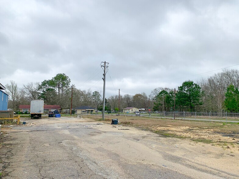 More Photos Of 315 E Ridgely St, Atmore Warehouse For Sale