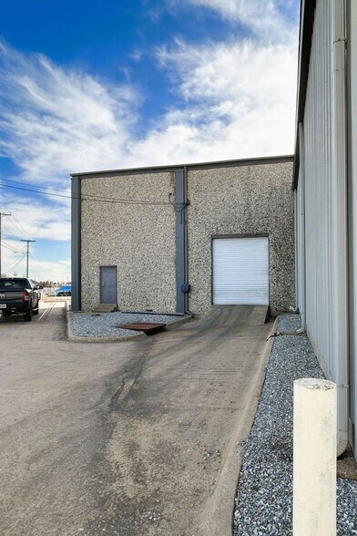More Photos Of 1916 Gallagher Dr, Sherman Warehouse For Sale