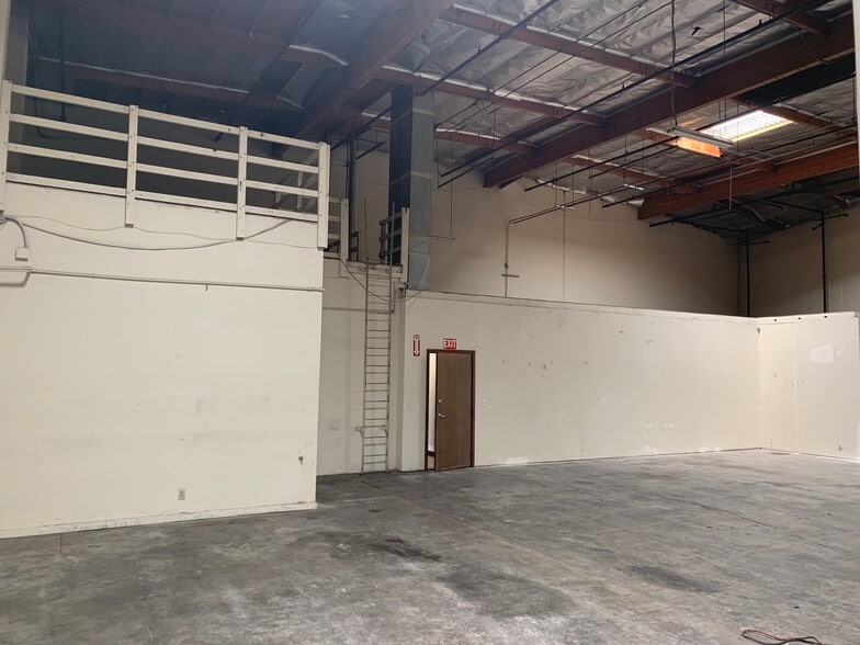 More Photos Of 100 S Reservoir St, Pomona Warehouse For Lease
