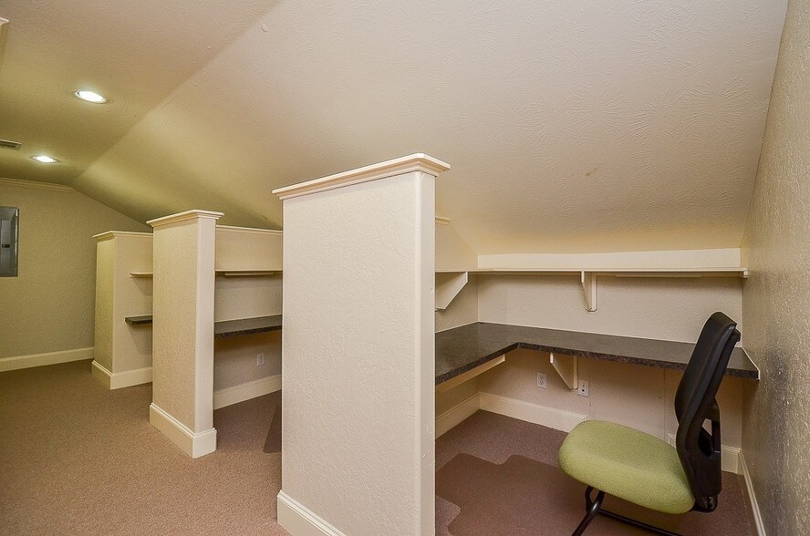 More Photos Of 12802 Willow Centre Dr, Houston Office For Sale