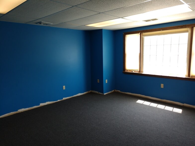 More Photos Of 34 Academy Hill Rd, Plainfield Office For Sale