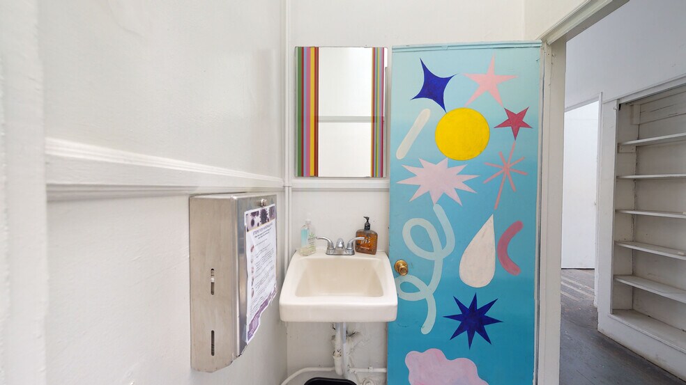 More Photos Of 13031 Montana Ave, Los Angeles Freestanding For Lease