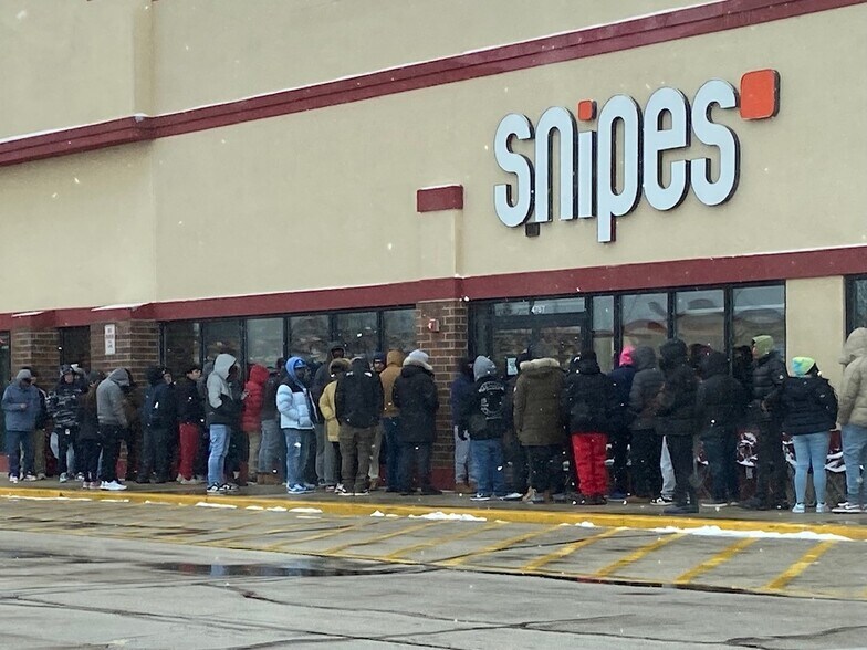 More Photos Of 4601-4779 W Cermak Rd, Cicero Unknown For Lease