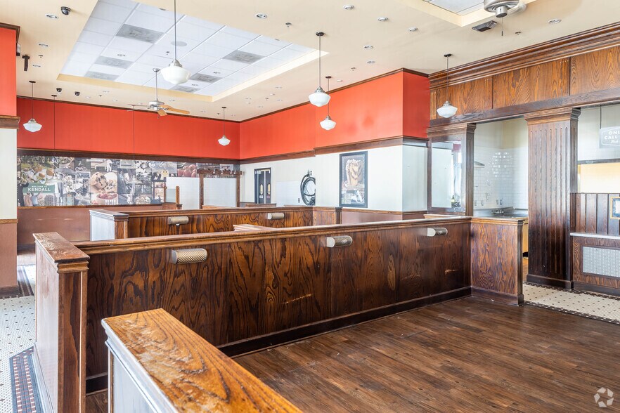 More Photos Of 8330-8505 Mills Dr, Miami Unknown For Lease