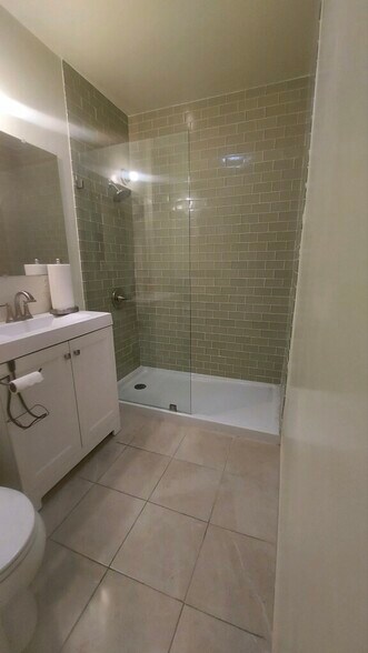 More Photos Of 1413 N La Brea Ave, Inglewood Restaurant For Sale