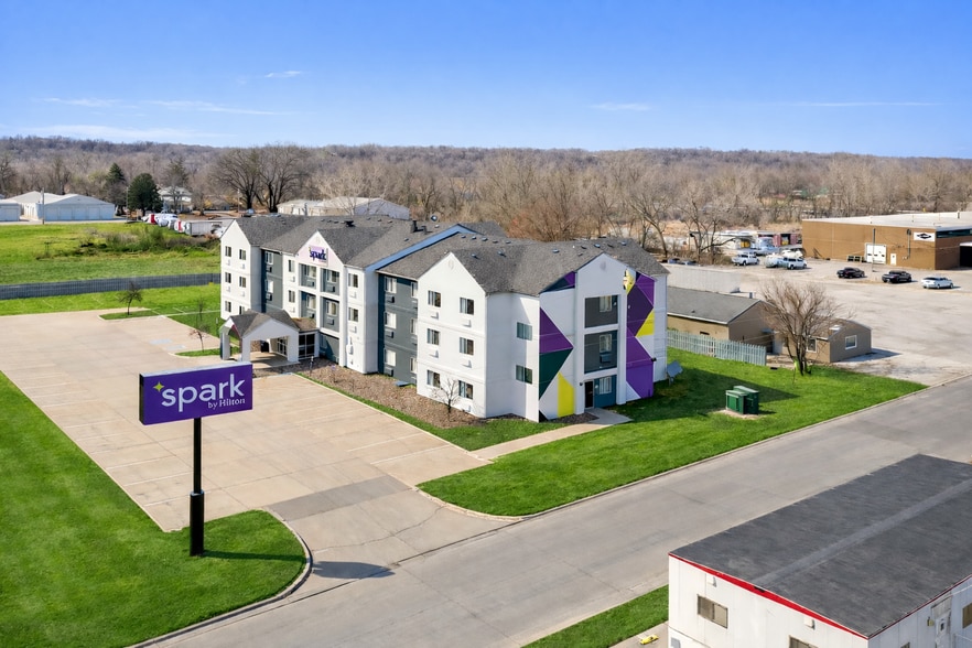 More Photos Of 2705 48th Ave, Moline Hotel For Sale