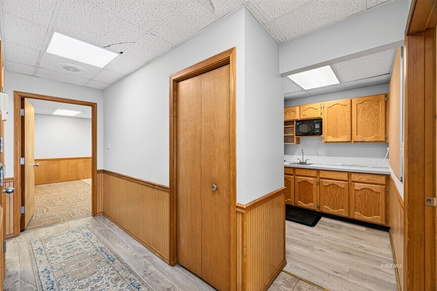 More Photos Of 975 5th St, Elko Office For Lease