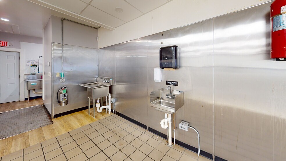 More Photos Of 912 Somerville St, Manchester Freestanding For Lease