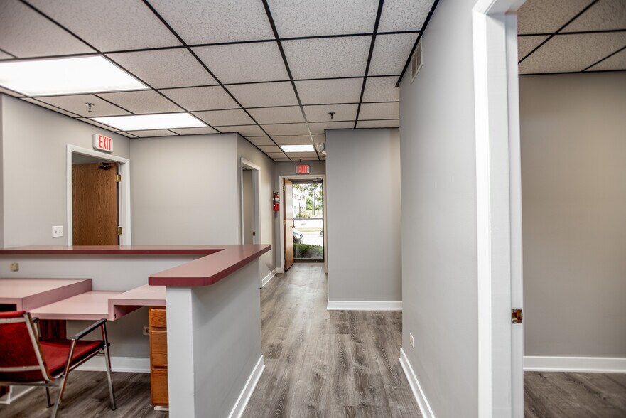 More Photos Of 1240-1290 Bamburg Ct, Hanover Park Medical For Lease