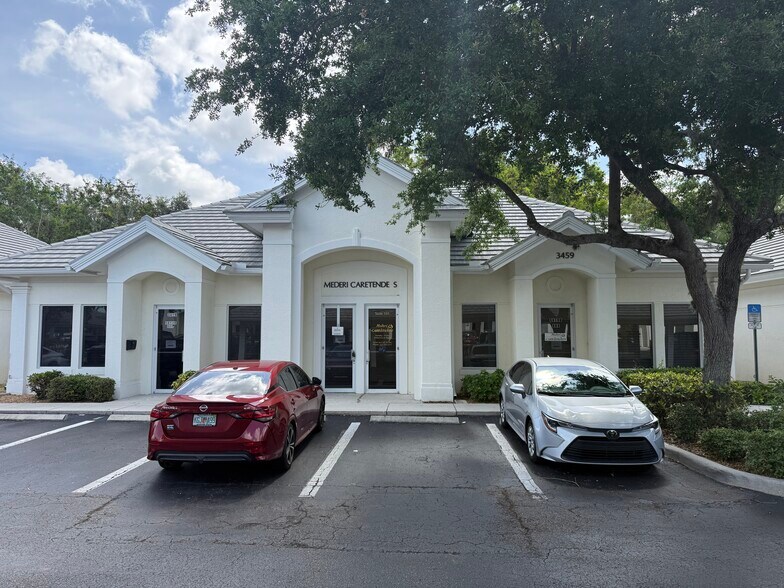 More Photos Of 3459 Pine Ridge Rd, Naples Office For Lease