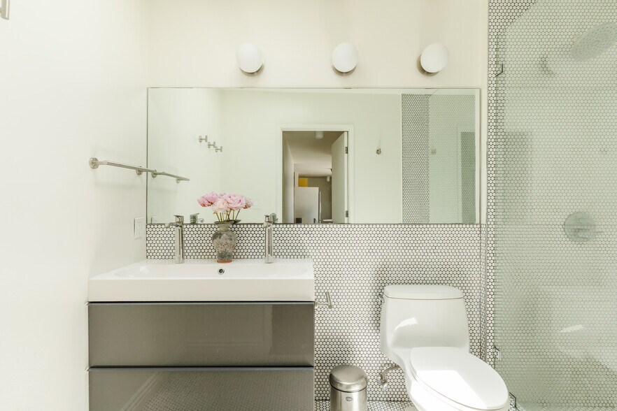 More Photos Of 40 18th Ave, Venice Apartments For Sale