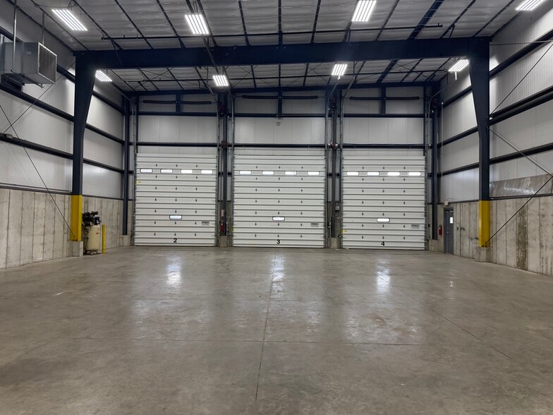 More Photos Of 3700 Rider Trail S, Earth City Warehouse For Lease