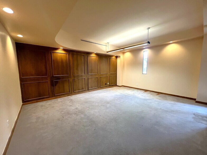 More Photos Of 4808 N Classen Blvd, Oklahoma City Office For Sale