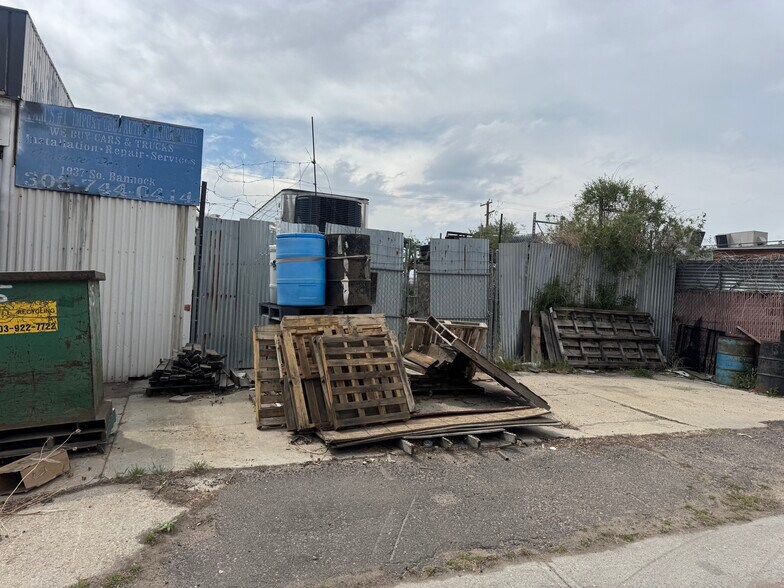 More Photos Of 1937 S Bannock St, Denver Warehouse For Lease