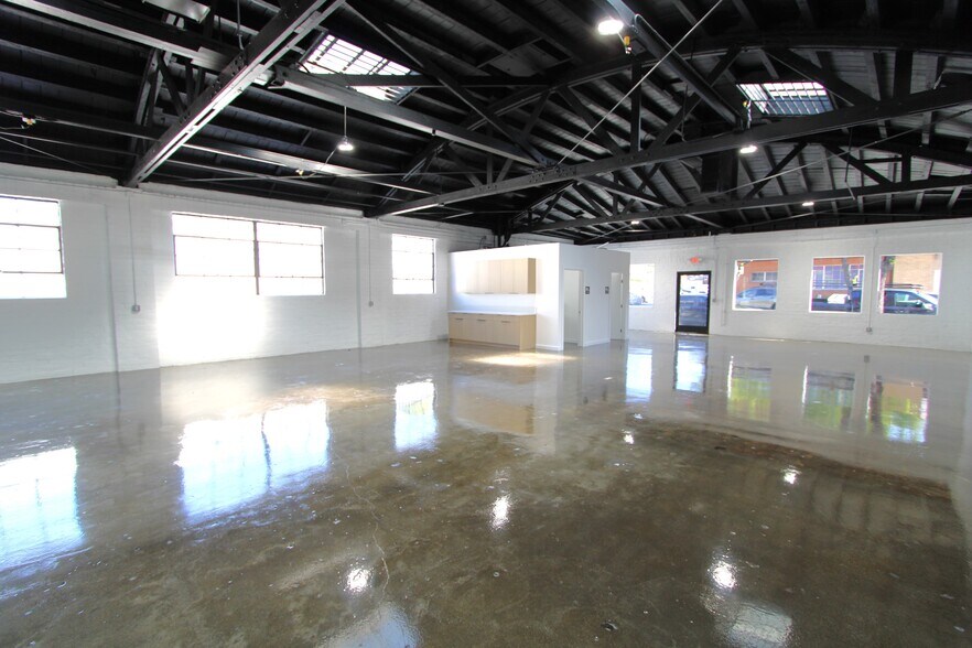 More Photos Of 521 Commercial St, Glendale Warehouse For Lease