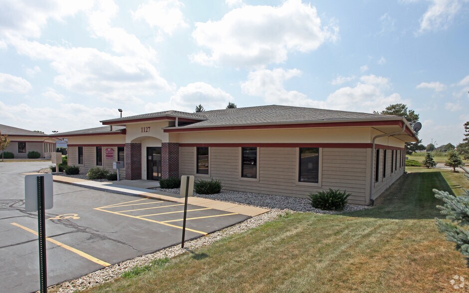 More Photos Of 1127 Prairie Dr, Racine Medical For Sale