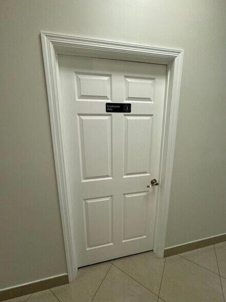 More Photos Of 1741-1759 N University Dr, Pembroke Pines Storefront Retail Office For Sale