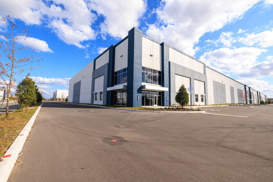 More Photos Of 9876 Air Commerce Pky, Orlando Unknown For Lease