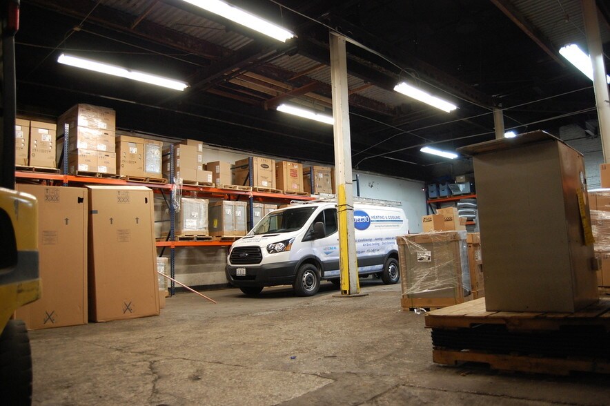 More Photos Of 2700 N Campbell Ave, Chicago Warehouse For Lease