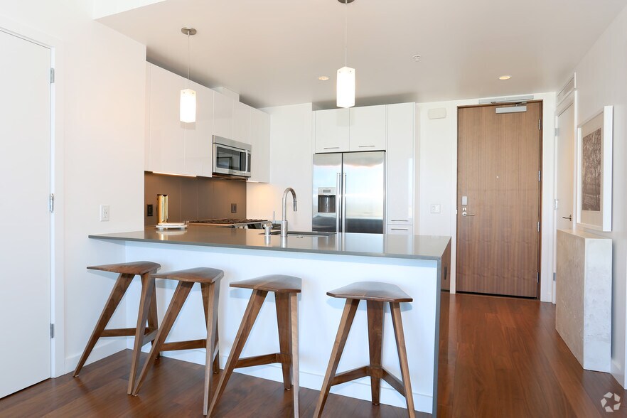 More Photos Of 399 Fremont St, San Francisco Apartments For Lease