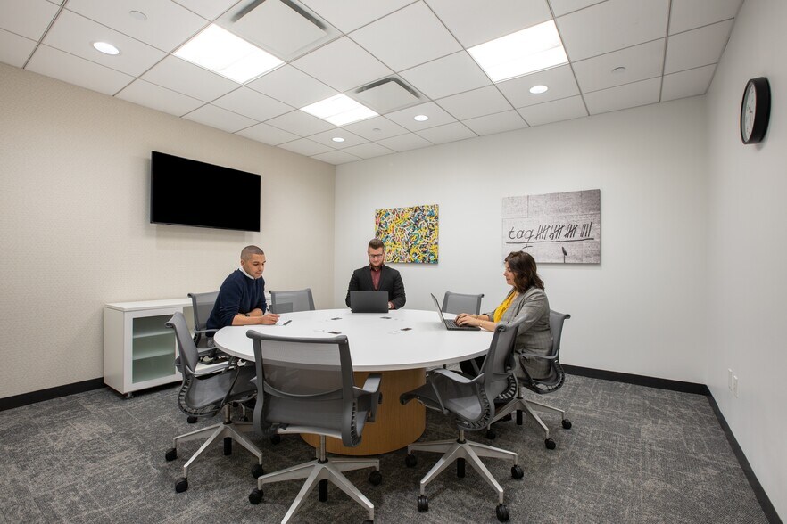 More Photos Of 100 Park Ave, New York Coworking Space