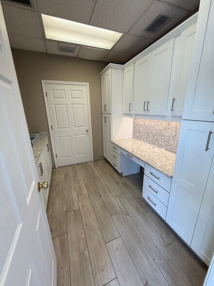 More Photos Of 297-311 Airport Pulling Rd N, Naples Warehouse For Lease