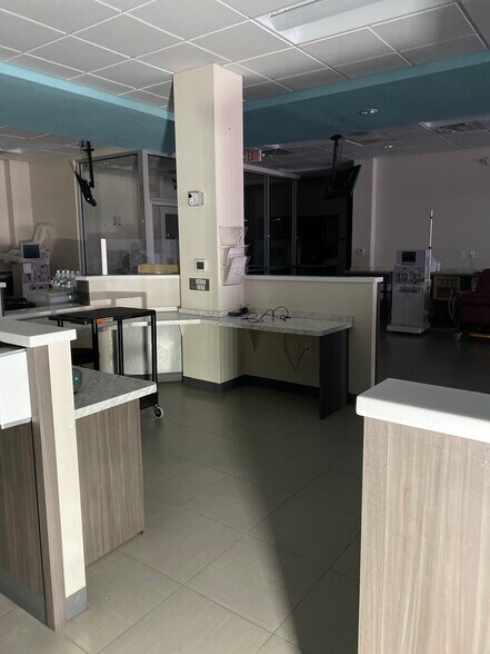 More Photos Of 4300-4302 Fairmont Pky, Pasadena Unknown For Lease