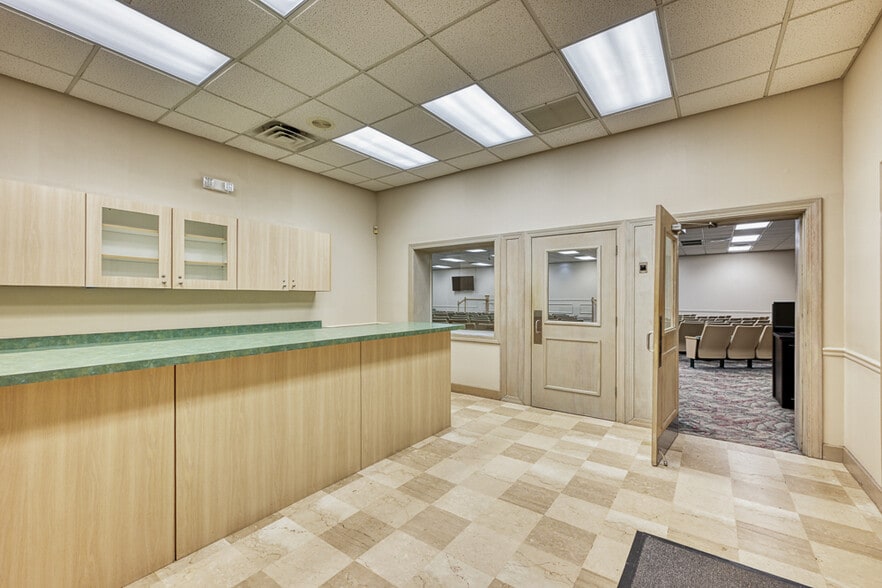 More Photos Of 5135 College St, Jacksonville Religious Facility For Sale