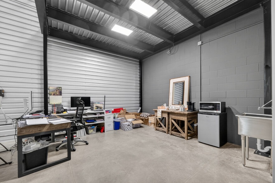 More Photos Of 529 E US HWY, Boerne Unknown For Lease