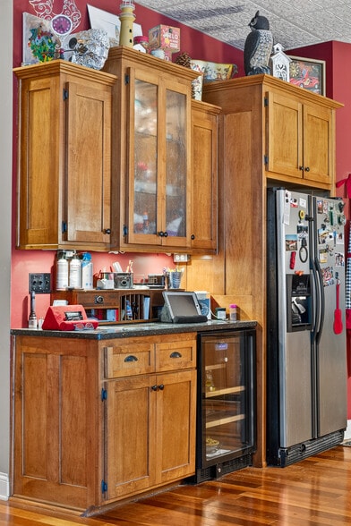 More Photos Of 109 7th Ave E, Springfield Flex For Sale