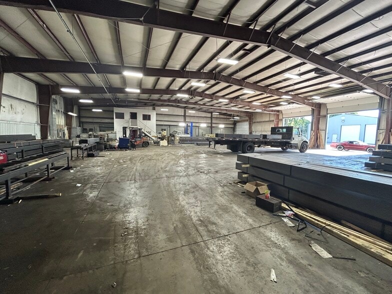 More Photos Of 1605 Elreno St, Elkhart Industrial For Sale