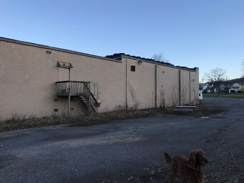 More Photos Of 90 Pattison St, Evans City Manufacturing For Lease