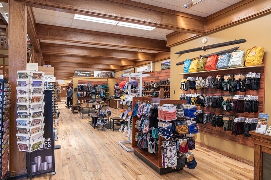 More Photos Of 50 E Broadway Ave, Jackson Storefront For Lease