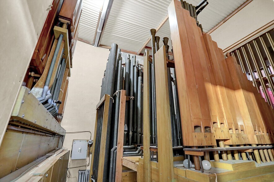 More Photos Of 111 S Walnut St, Edinburgh Theater Concert Hall For Sale