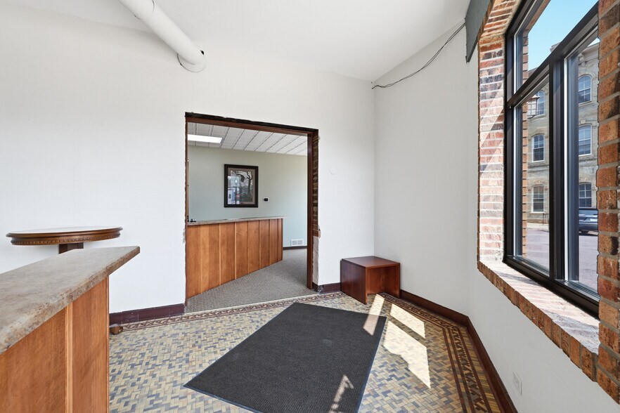 More Photos Of 200 S Minnesota Ave, Saint Peter Office For Sale