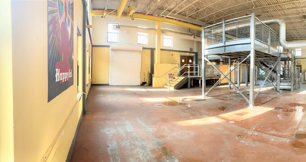 More Photos Of 15 Ward St, Somerville Flex For Lease