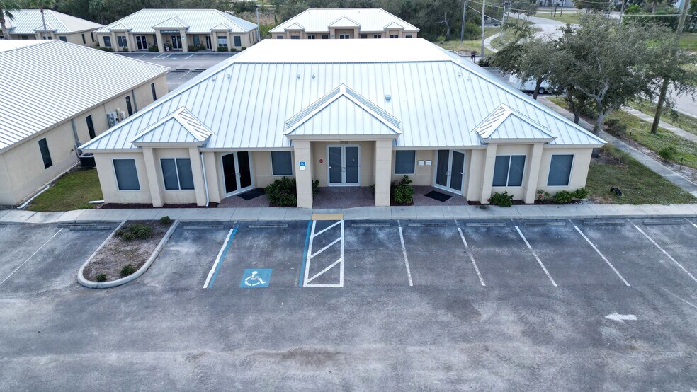 Primary Photo Of 2572-2578 N Commerce Pky, North Port Medical For Lease