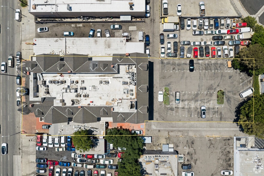 More Photos Of 19717-19725 Sherman Way, Canoga Park Office Residential For Sale