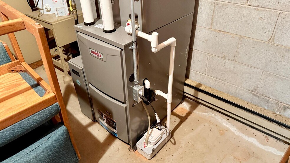 More Photos Of 7242 Bradley St, Lake Tomahawk Office For Sale