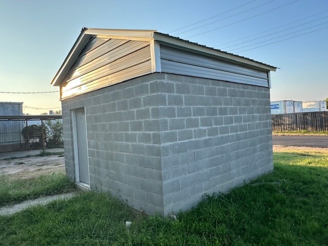 More Photos Of 202 N Kaufman St, Seagoville Storefront For Sale