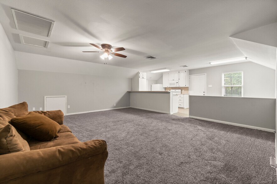 More Photos Of 2042 Teal Dr, Spring Dormitory For Sale