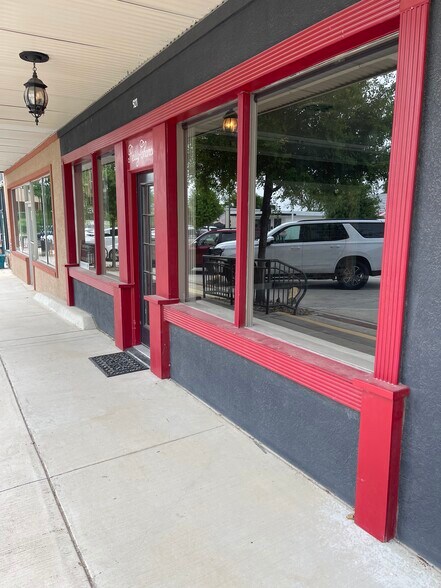 More Photos Of 919 Halsell Street, Bridgeport Restaurant For Lease