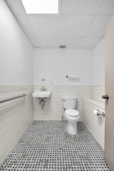 More Photos Of 1494 Ocean Ave, Brooklyn Flex For Lease